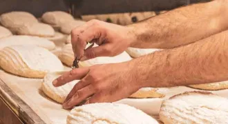 Main qui marque les pâtons