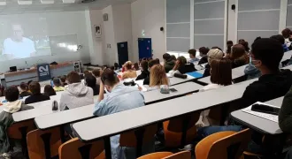 Des étudiants dans un amphi.