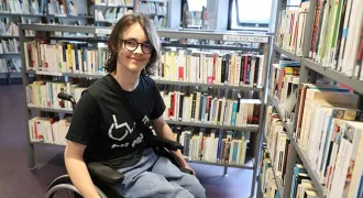 Lucien au CDI de son lycée.