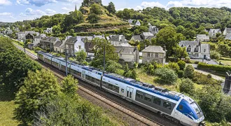 Vue aérienne du TER BreizhGo à La Roche-Maurice (29)