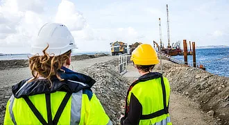 Des professionnels sur un chantier