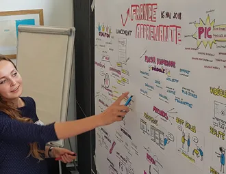 Gabriela Fabryova devant un graphique