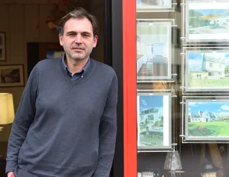 Morgan Barralis est agent immobilier à Quimper.