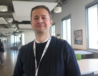Portrait de Majd Saleh, ingénieur en intelligence artificielle