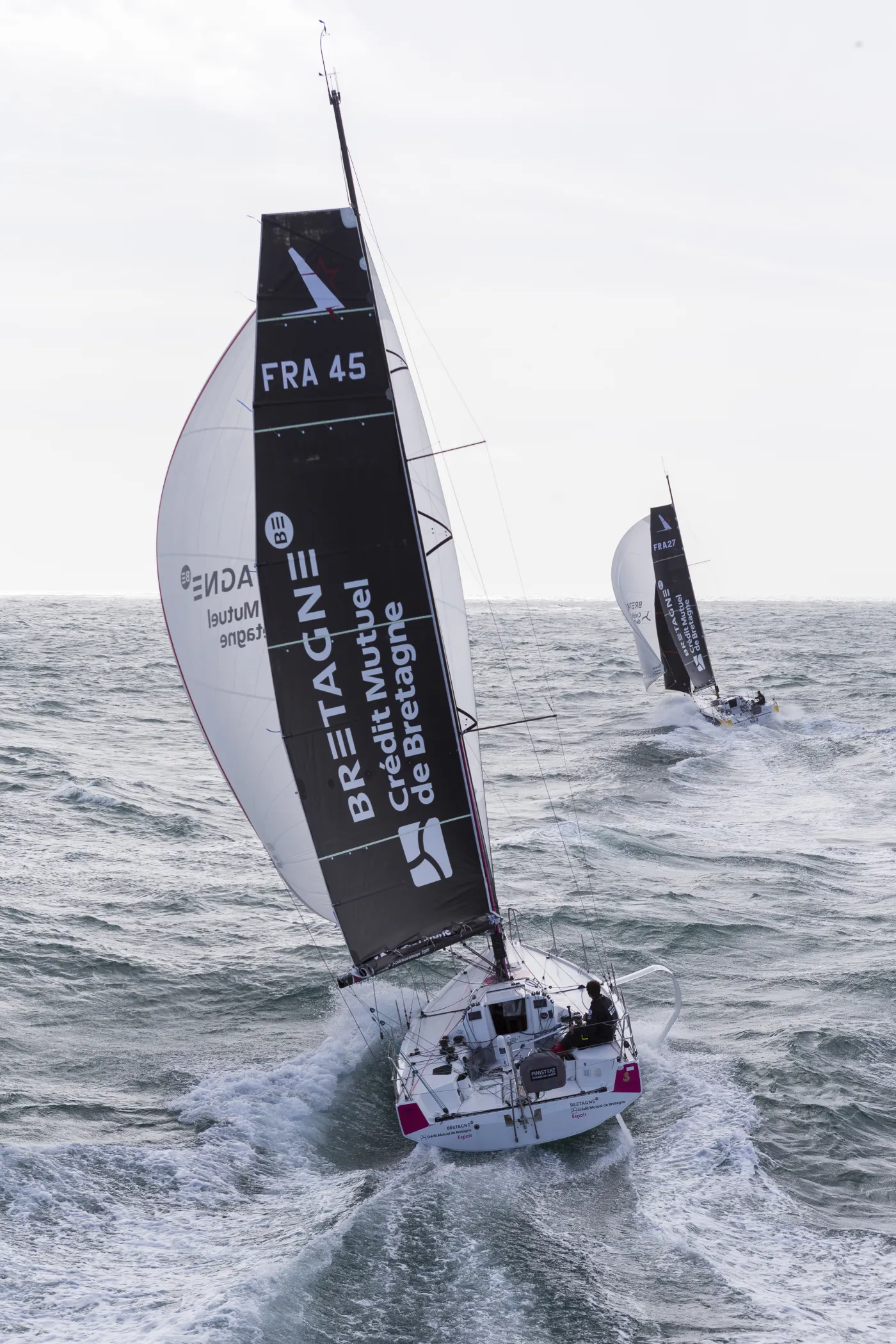 Un bateau en mer