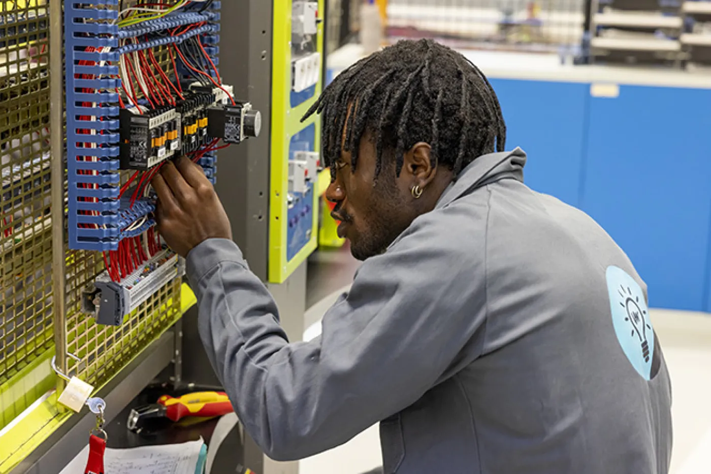 Un élève en atelier pratique
