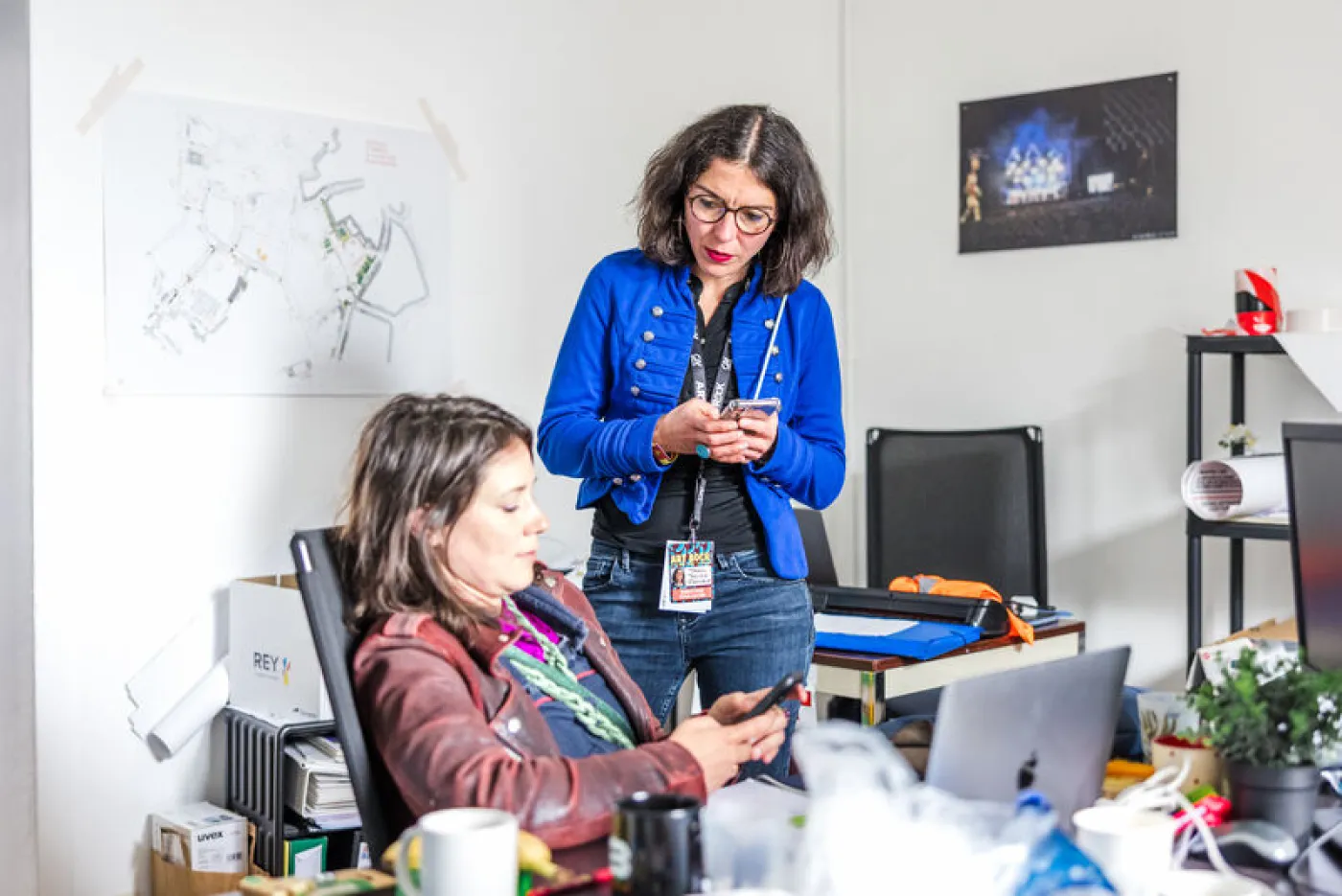 Carol Meyer, à droite, est la directrice du festival Art Rock.