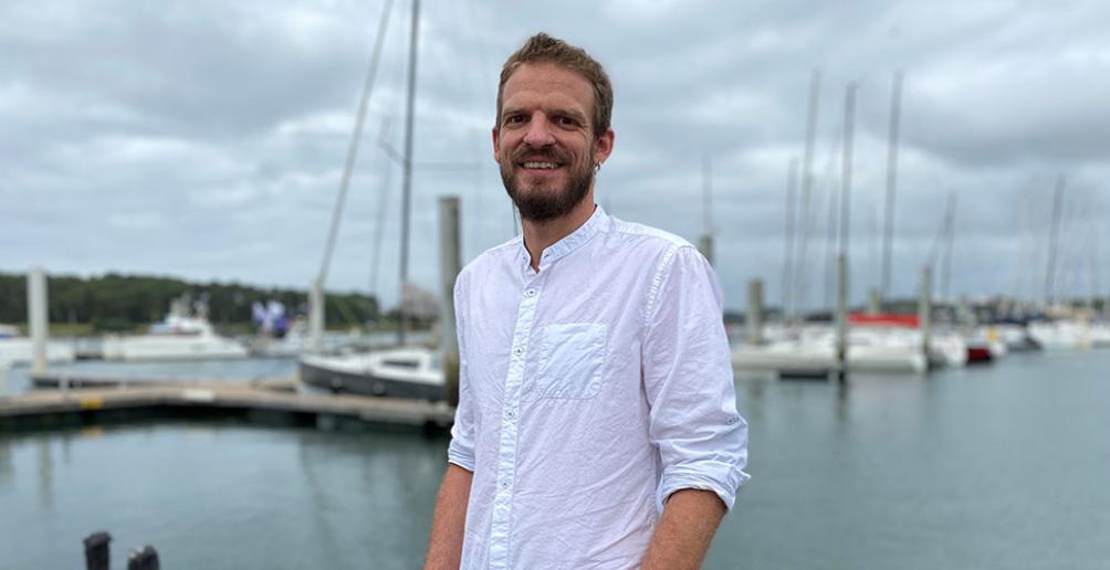 Simon Delvoye travaille à Lorient pour l'entreprise Zéphyr &amp; Borée.