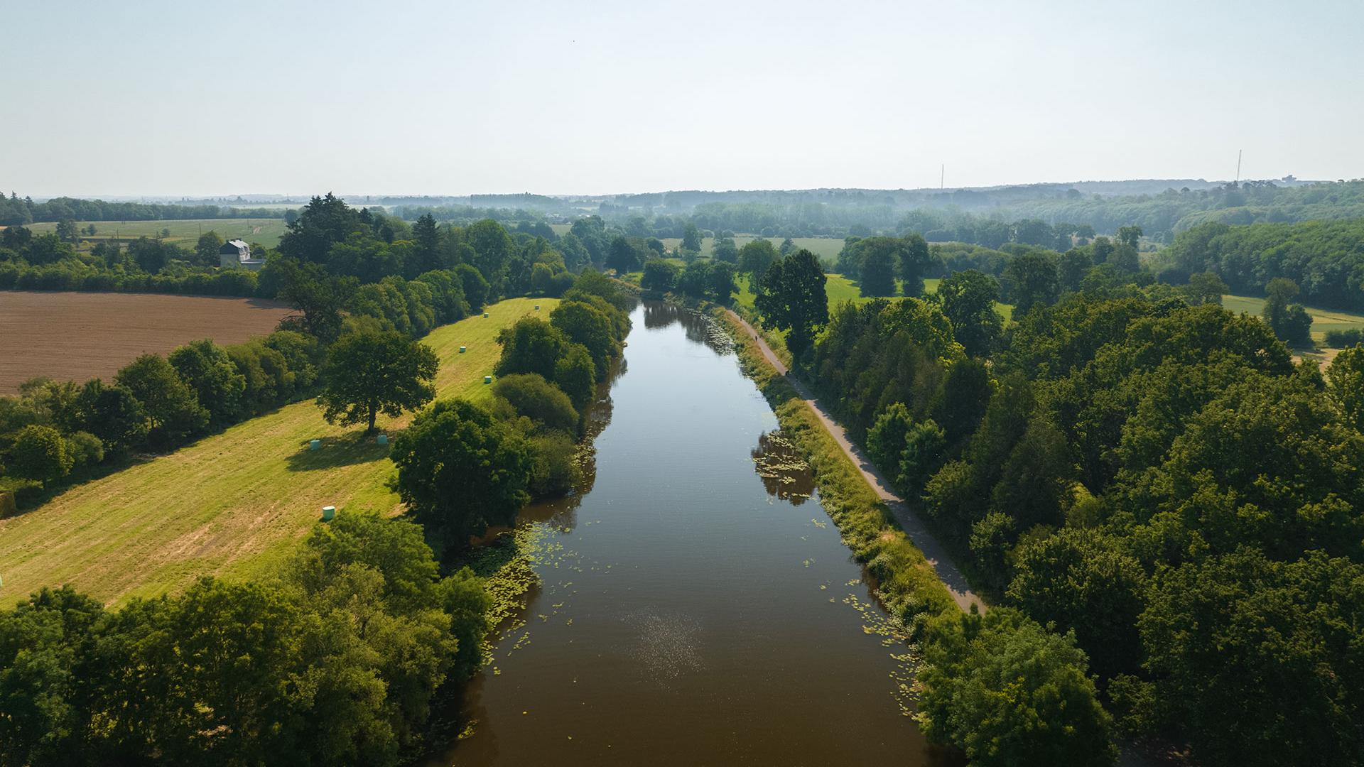 Vue aérienne des canaux en Ille-et-Vilaine au niveau de Pont-Réan