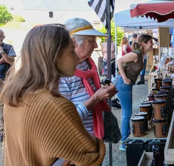 Un marché de producteurs en Bretagne.