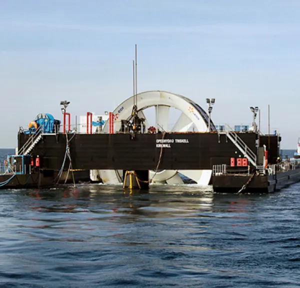 Immerse de l'hydrolienne à Brest (29)