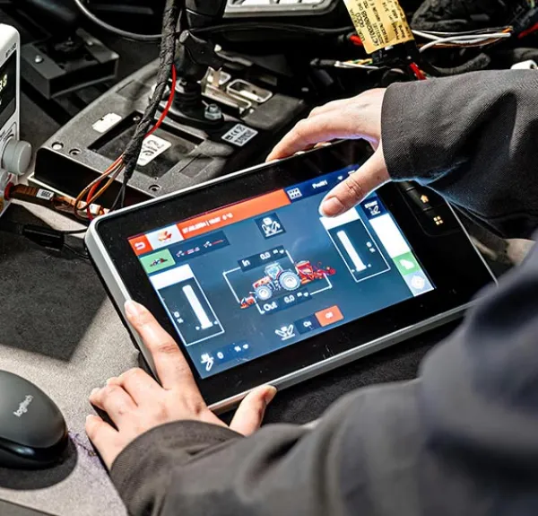 Un écran tactile dans une usine.