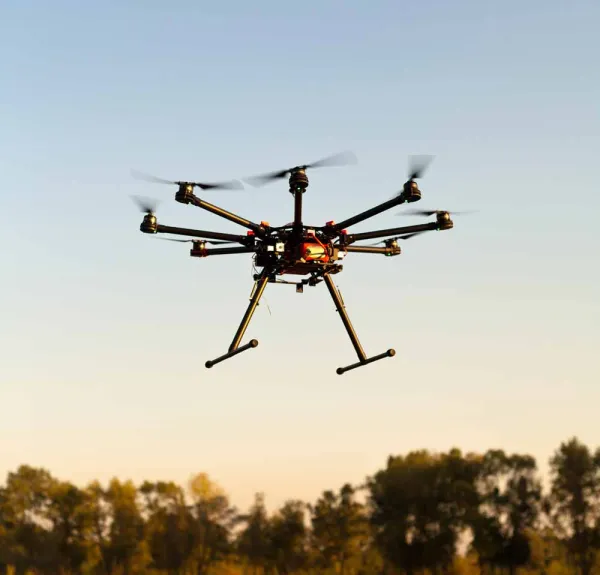 Drone voulant dans les airs