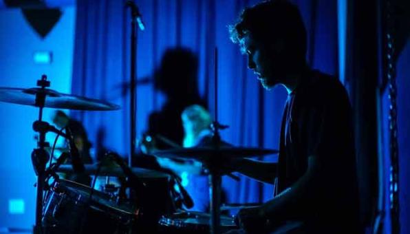 Batteur lors d'un concert