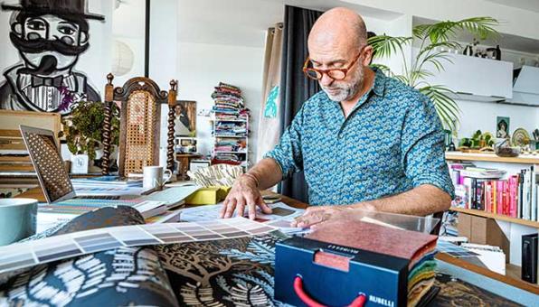 Olivier Bourdon est décorateur d'intérieur à Rennes, Ille-et-Vilaine.
