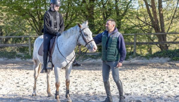 André Milhem en plein cours d'équitation.