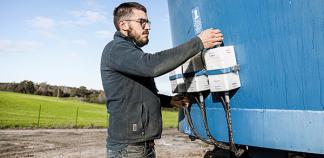 Antoine Renaud, responsable unité de méthanisation dans l'exploitation agricole Ar Kouerien à Pipriac (35)